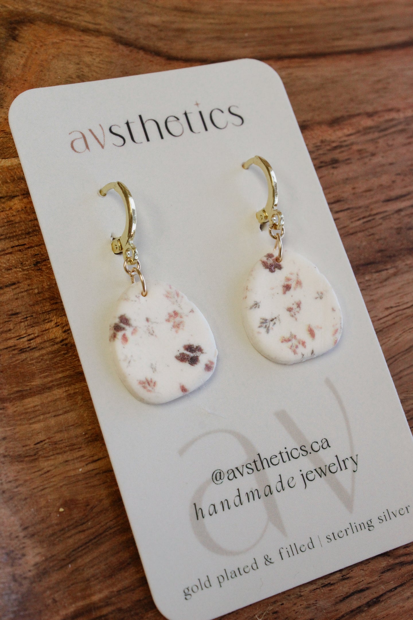 “Elowen” Rounded Arch Huggies